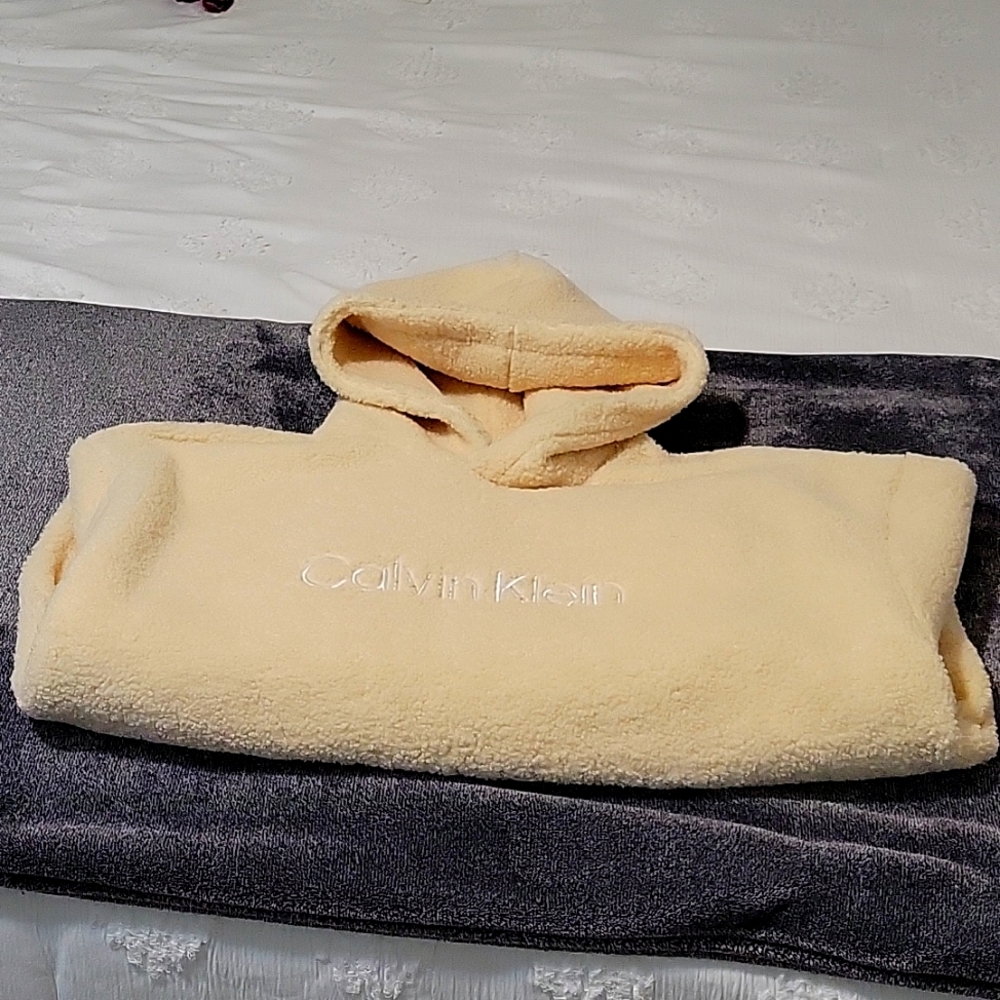 New mens Calvin Klein pull over sweater